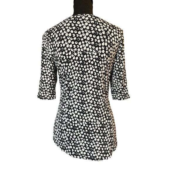 APT.9 Essentials black and white 1/2 sleeve asymmetrical hem stretch print top - Picture 4 of 8